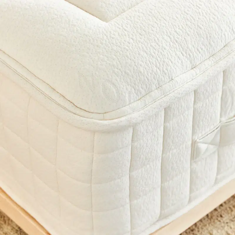 Avocado_Organic_Luxury_Mattress_Standard_AVO_MALIBU_PLATFORM_STANDARD_02173_2000w_800x
