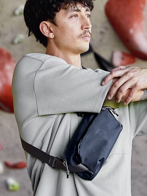 A model wearing a Bellroy sling bag.